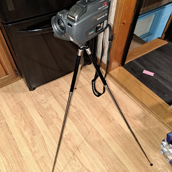 Panasonic Palmcorder IQ x12 Zoom/With All accessories, Bag, Tripod, and Guide - Picture 3 of 10